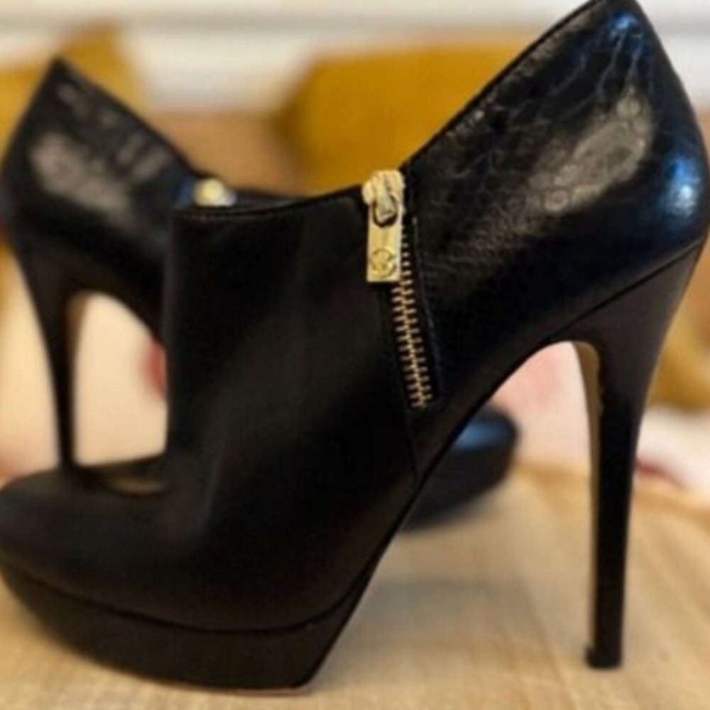 Michael Kors York Black Python Embossed Leather Ankle Booties Size 9